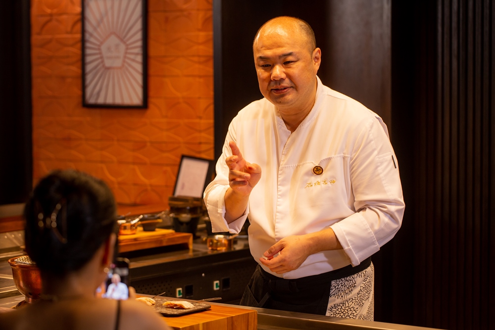 Đầu bếp sao Michelin Junichi Yoshida trở lại khách sạn Capella Hanoi