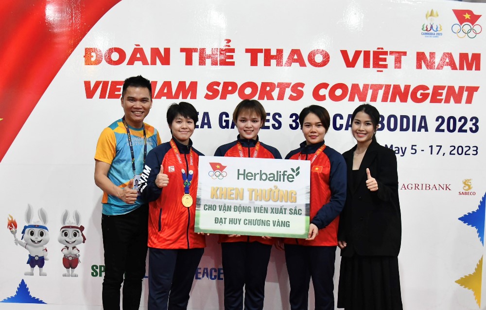 Herbalife Việt Nam thưởng nóng cho các vận động viên đạt Huy chương Vàng đầu tiên của Đoàn Thể thao Việt Nam tại SEA Games 32