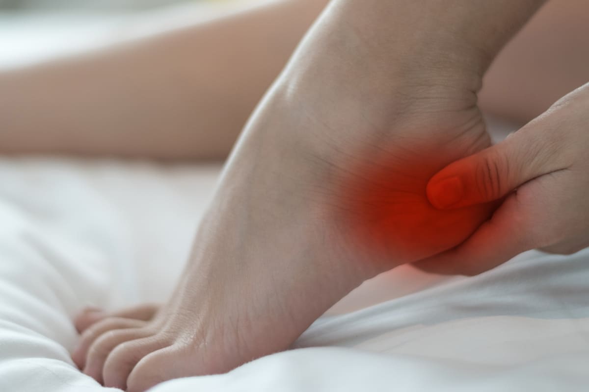 “Giải cứu” tình trạng đau gót chân bằng 7 mẹo siêu đơn giản