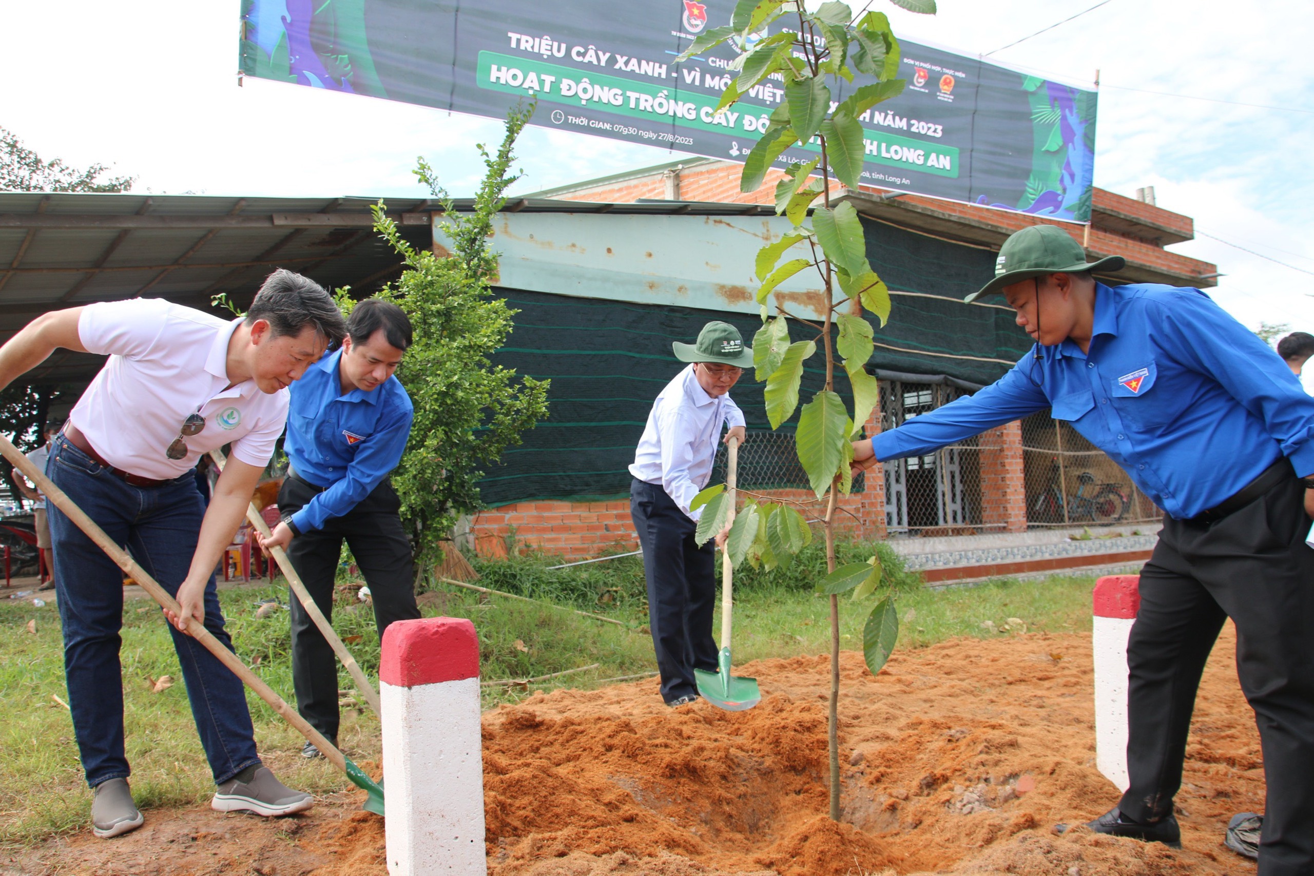Trồng mới 6.000 cây xanh tại tỉnh Long An trong chương trình “Triệu cây xanh – Vì một Việt Nam xanh” năm 2023